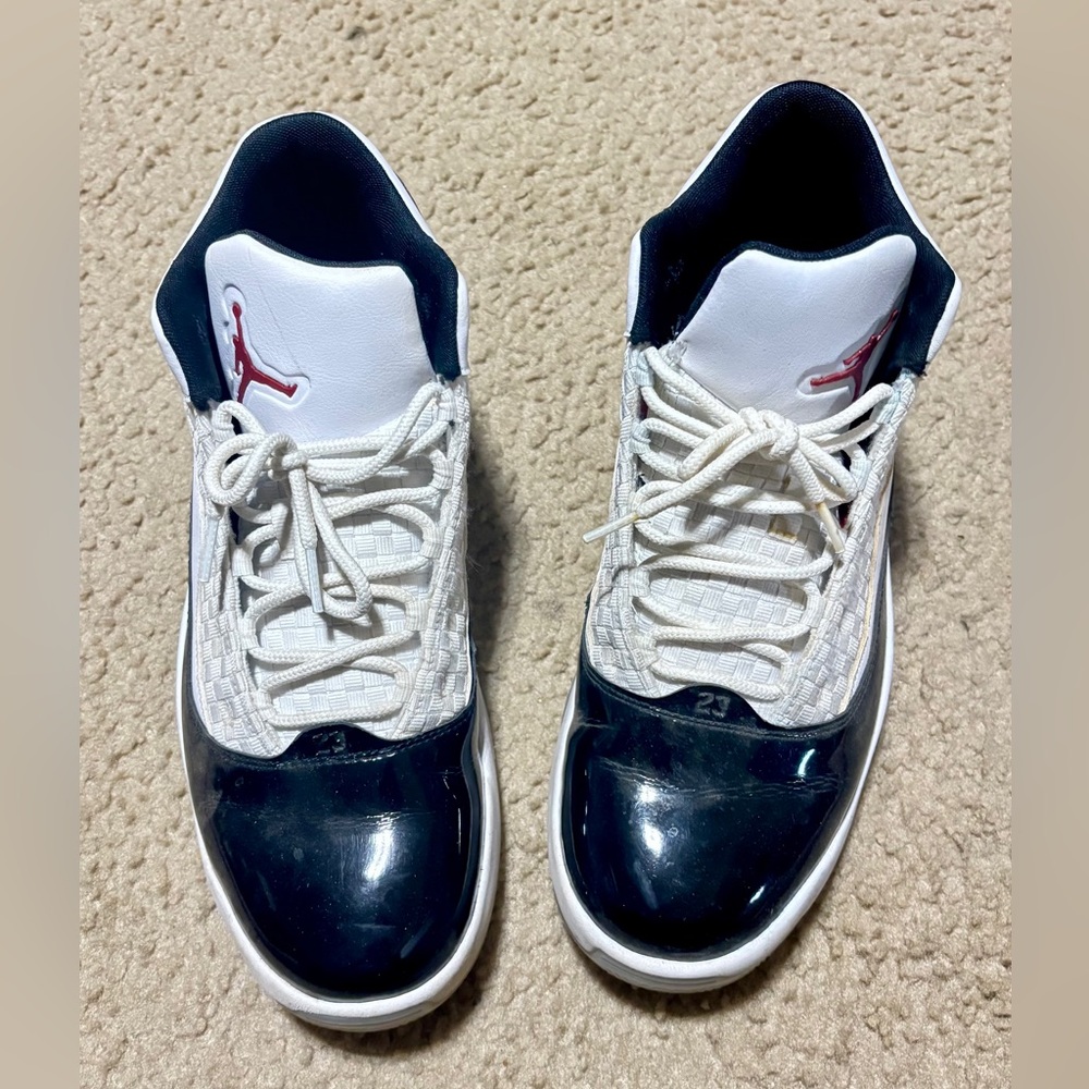 Jordan Max Aura 2 Men's White and Black Sneakers